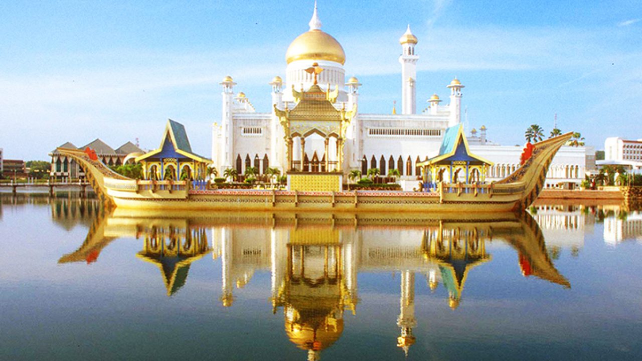 Cung điện của Quốc vương Brunei với diện tích 200.000 m² được đưa vào sách kỷ lục Guiness là lớn nhất thế giới.
